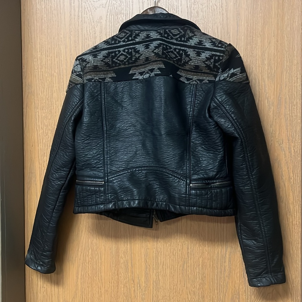 Women’s Size Medium Pendleton, Leather Jacket - image 4